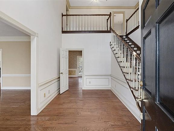 4th image of 708 Robert Way