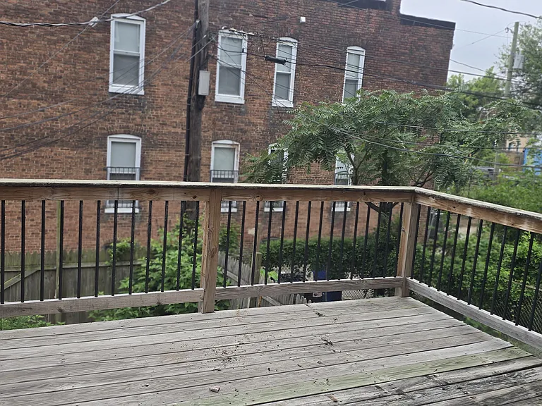 733 E 22nd St — Photo 22