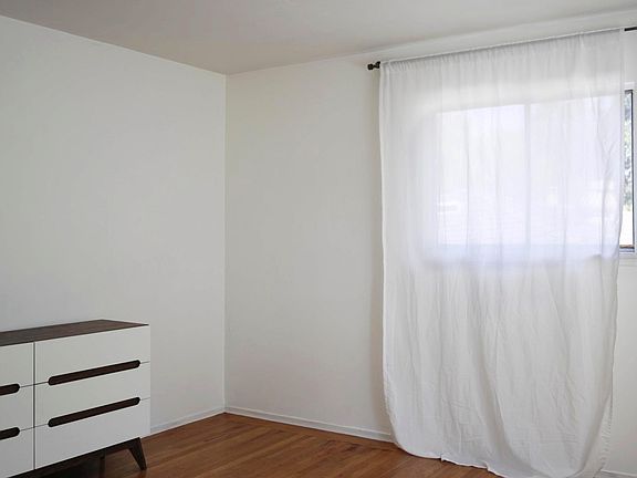 5th image of 724 Central Ave #A