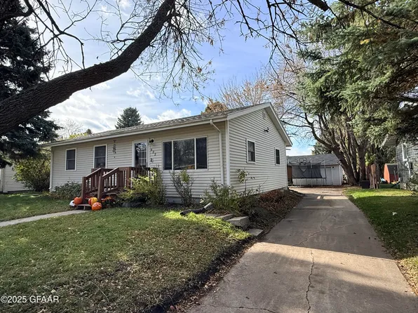 622 6th Ave SE, East Grand Forks, MN 56721