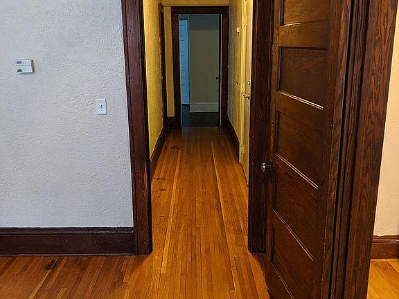 3rd image of 163 Victoria St N APT 1