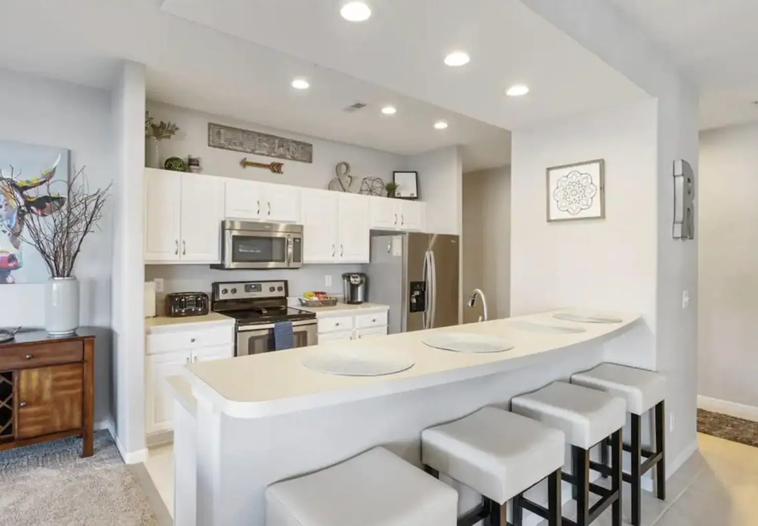 3 bed, 1938 sqft, $1,999 — Photo 2