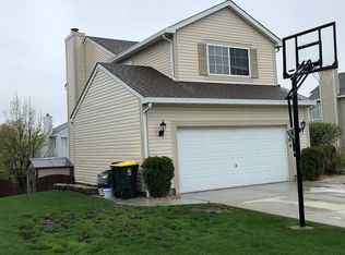 664 Willow Dr, Carol Stream, IL 60188