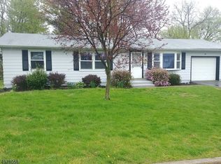 8 Douglas Ln, Washington, NJ 07882