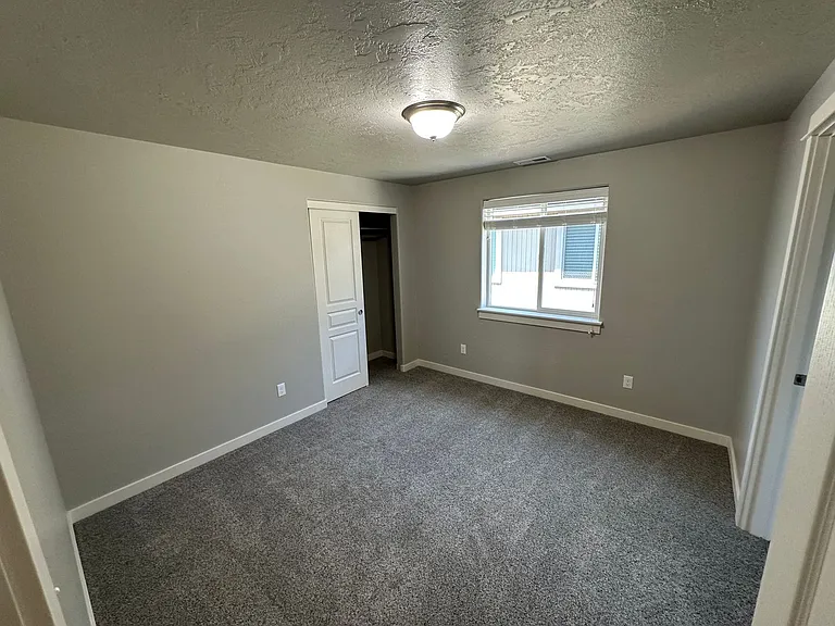 2558 NW Hemlock Way — Photo 14