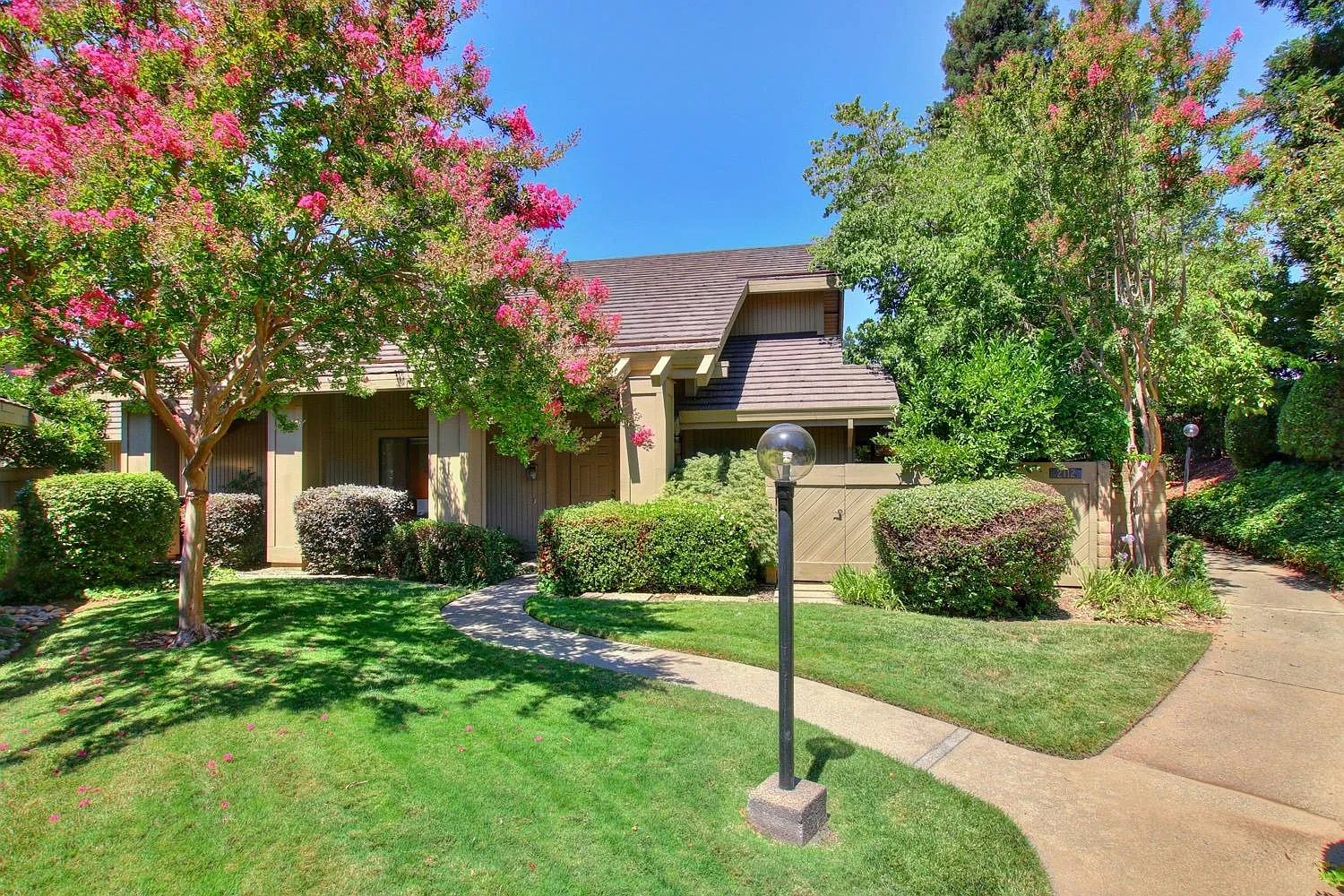 2112 Promontory Point Ln photo 1