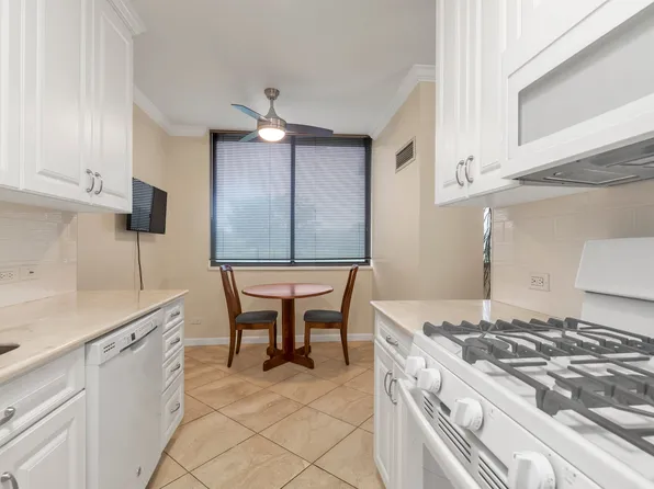 269 Grand Central Parkway image 8 of 25