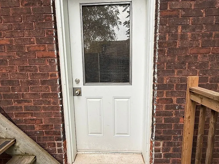 28 Eastbourne Ave #2 — Photo 23