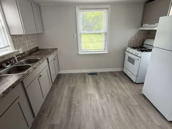 96 1/2 E Schuyler St, Oswego, NY 13126