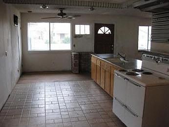 5th image of 2827 E Poplar St