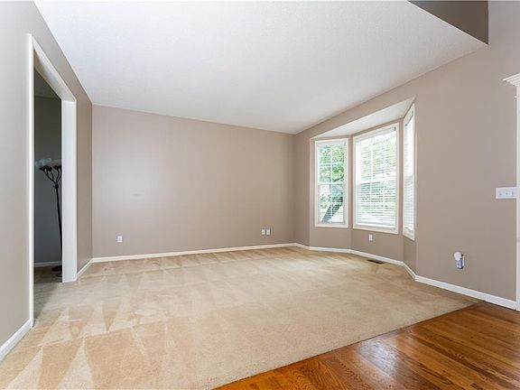3rd image of 13709 Parkhill St
