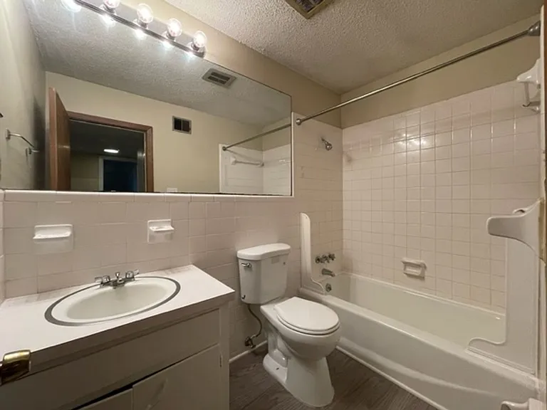 Apt-East-J-Street-310 — Photo 14