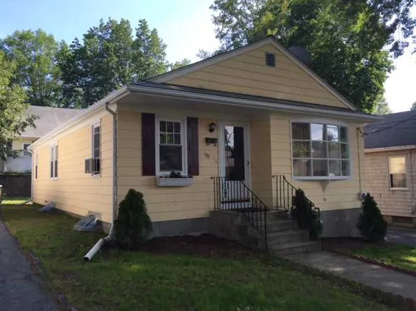 132 Texas Ave, Providence, RI 02908