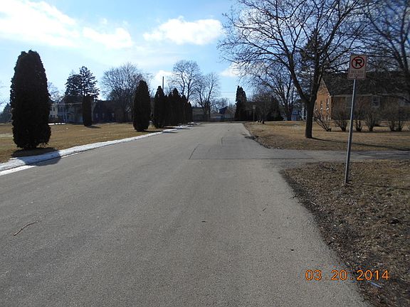 3rd image of 1010 Illinois St