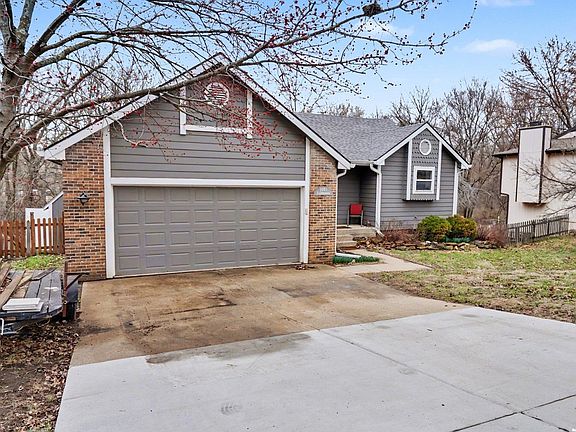 3rd image of 1011 Lakecrest Rd