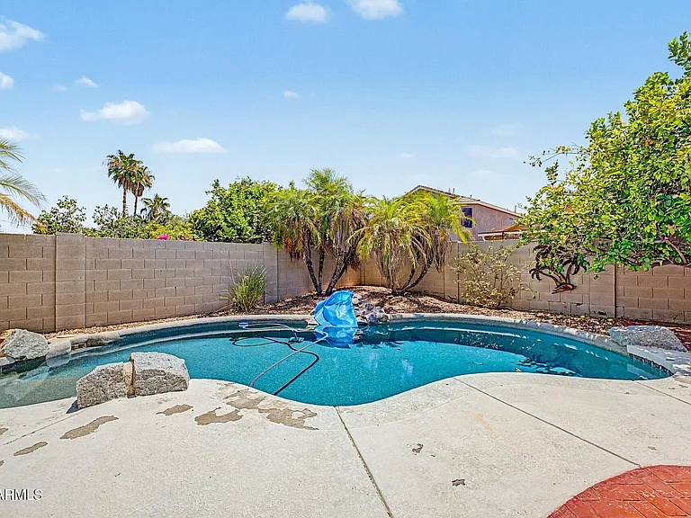 1015 E Irma Ln — Photo 40