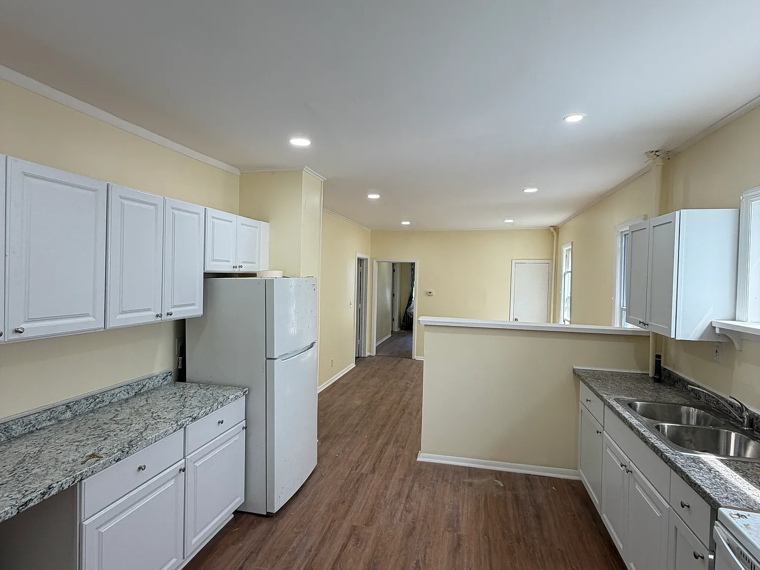 3 bed, 750 sqft, $1,500 — Photo 3