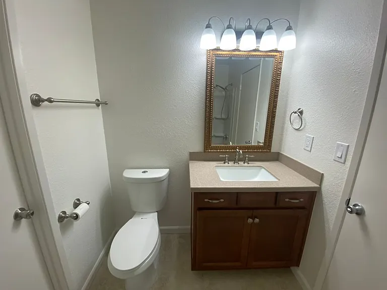 2212 Pine St — Photo 24