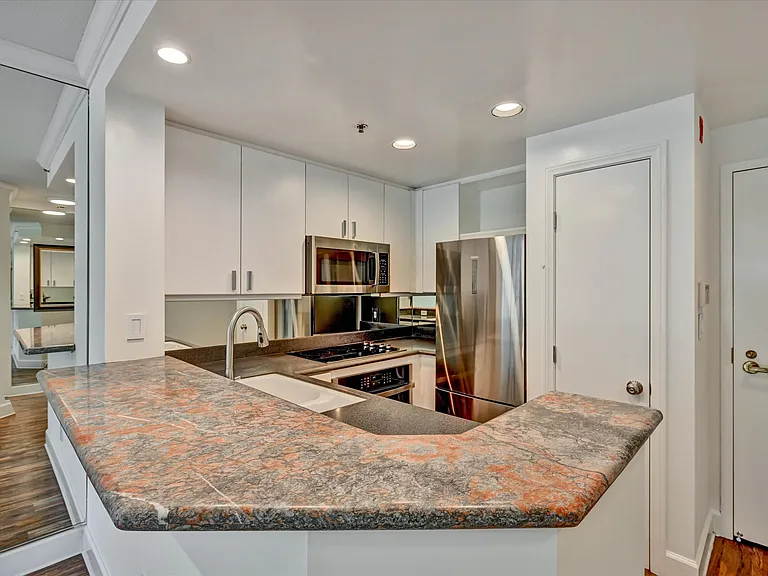 240 Lombard St #525 — Photo 2