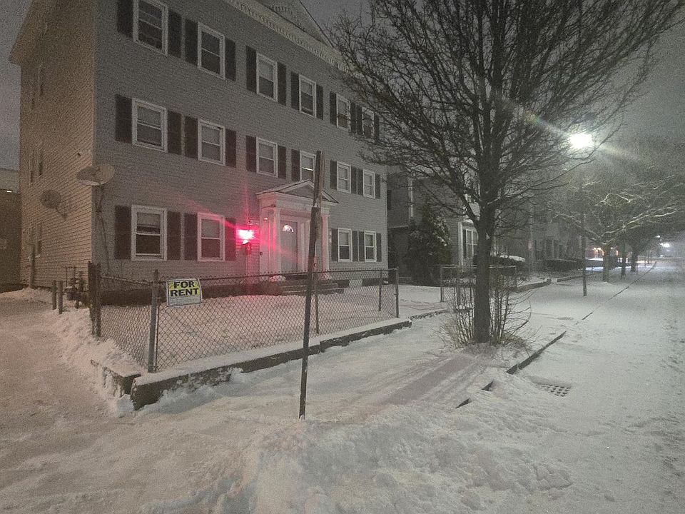 2nd image of 168 Merrimack St