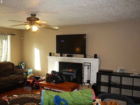 2nd image of 3119 NE 127th Ave