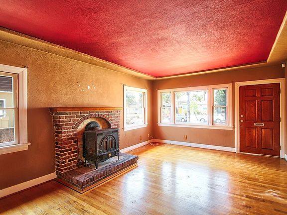 3rd image of 3712 Orange Ave