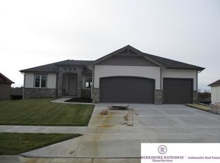 18405 Grant St, Elkhorn, NE 68022