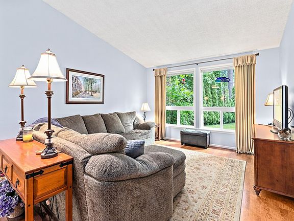 5th image of 13907 Lakeview Way NW