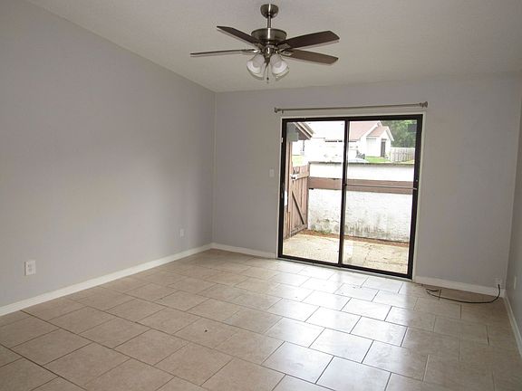 3rd image of 8411 Country Walk Dr APT A