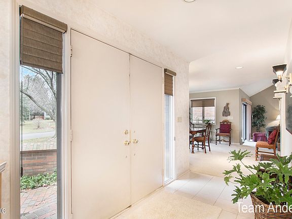4th image of 6176 S Gatehouse Dr SE