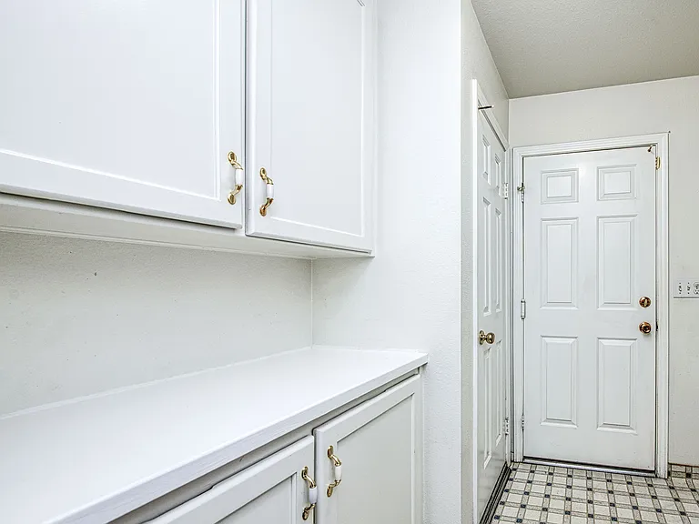 6053 N Mitre Ave — Photo 7