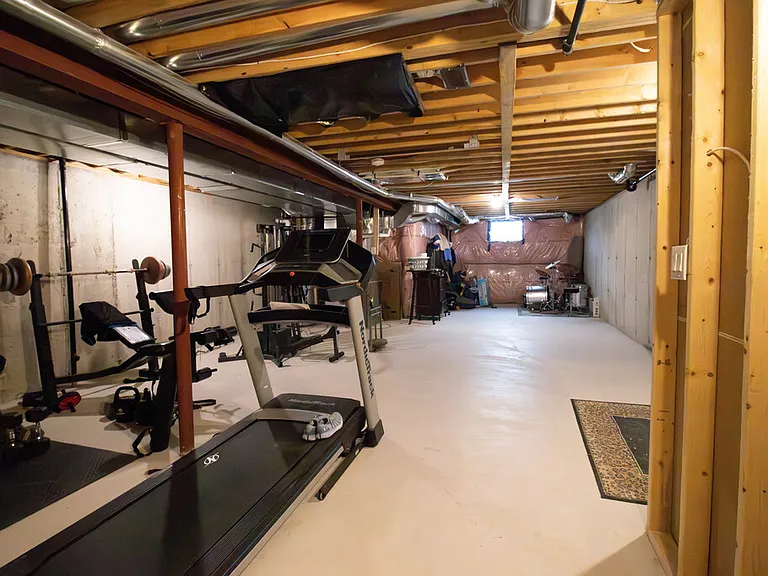 441 Viking St — Photo 17