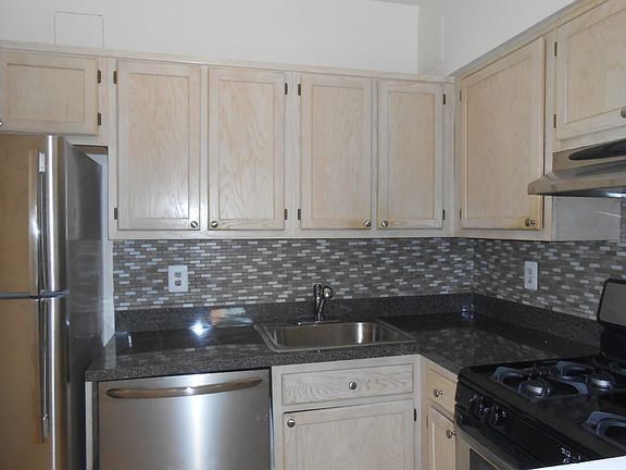 3rd image of 209 S Oxford St #3