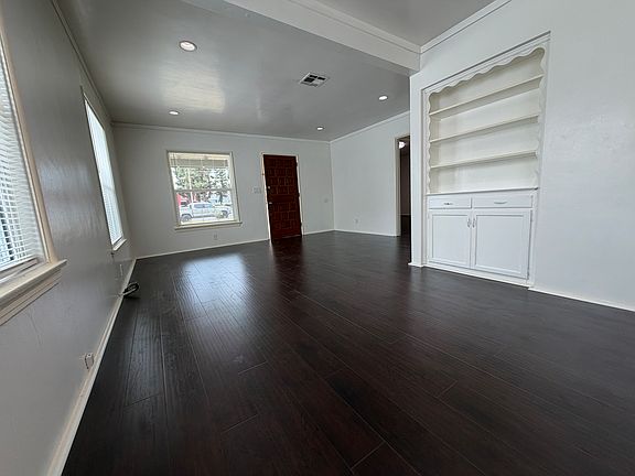 3rd image of 824 W Service Ave