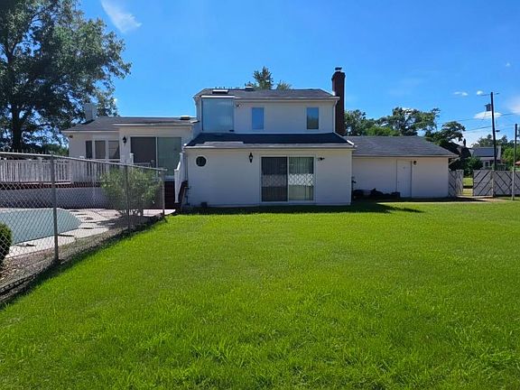 2nd image of 13 Tuscarora Cir