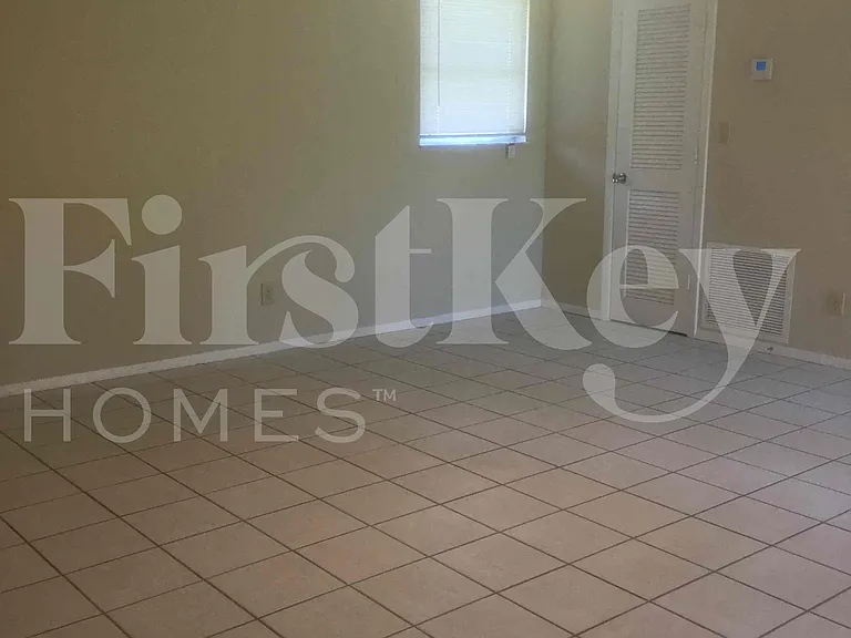 687 SW Heather St — Photo 6