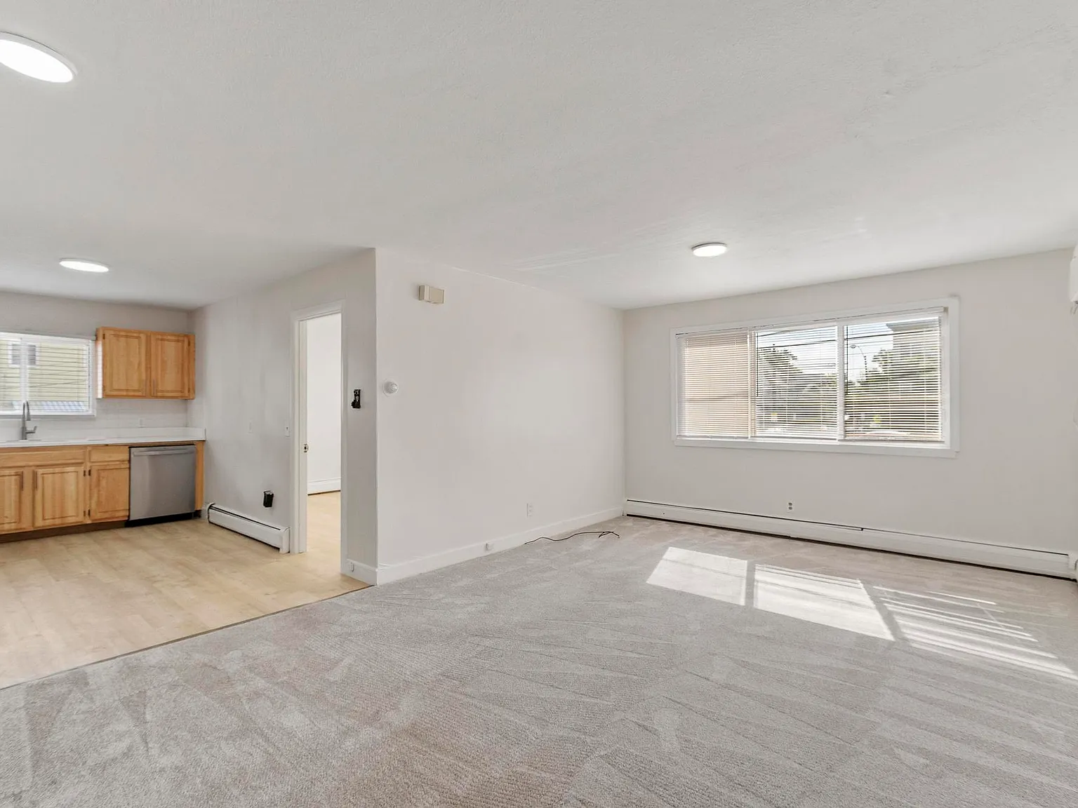 3 bed, 998 sqft, $3,800 — Photo 3