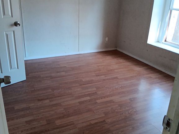 3rd image of 10432 Paradise Cir
