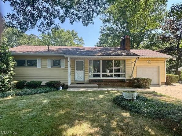 1967 Far View Rd, Akron, OH 44312