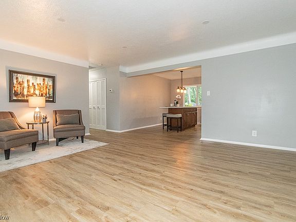 5th image of 509 Jeannette Dr