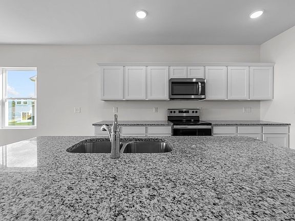 4th image of 220 Antietam Pl