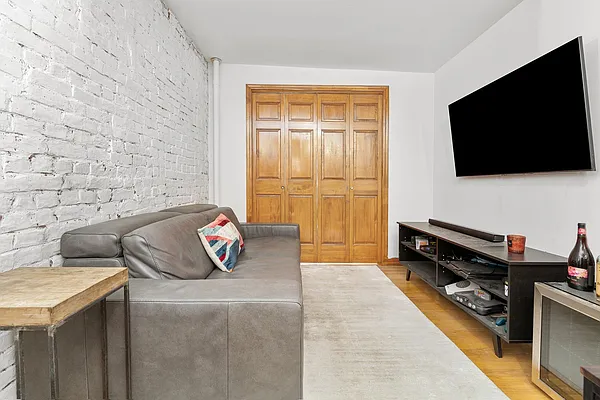 Rented by REAL New York | media 6