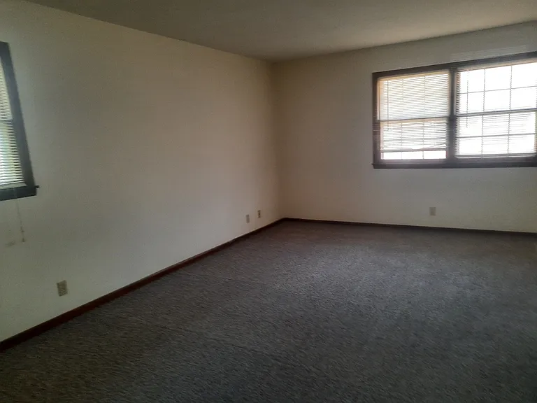 621 W 4th St #3 — Photo 11