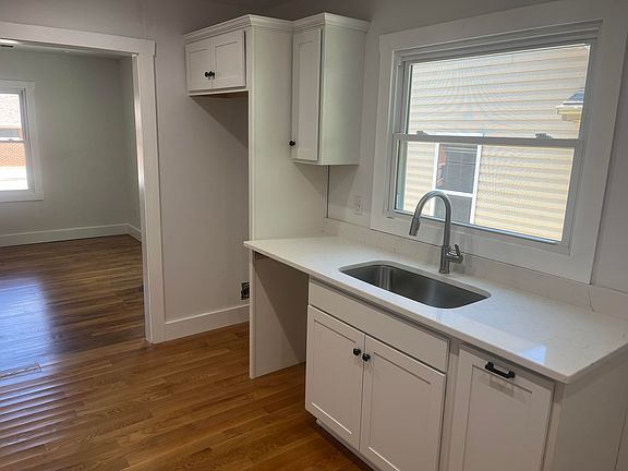 4th image of 528 Jefferson St