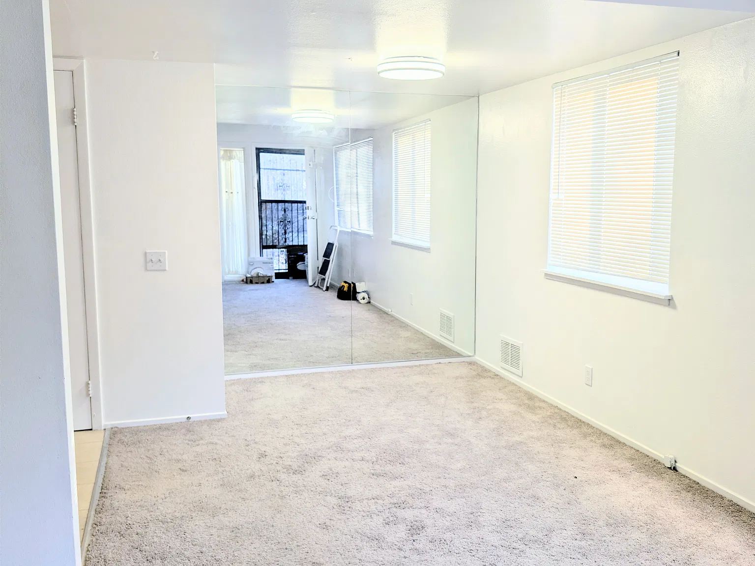 2 bed, 1.5 bath, 900 sqft, $1,800 — Photo 2