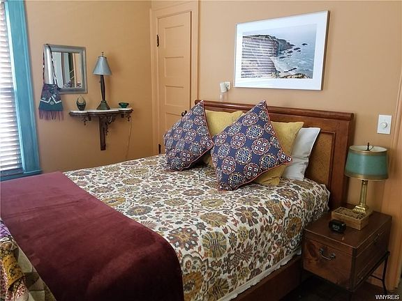 5th image of 893 Elmwood Ave