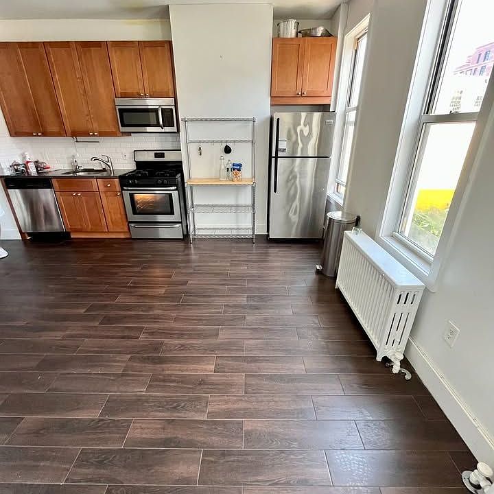 1st image of 154 31st St #A
