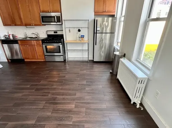 154a 31st Street image 1 of 6