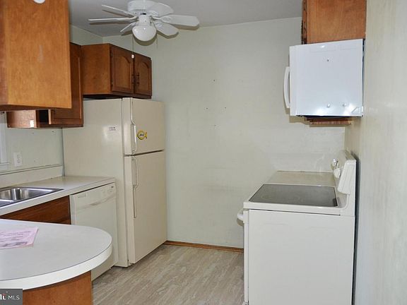 3rd image of 4616 Dale Blvd