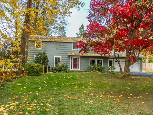 11 Dogwood Gln, Rochester, NY 14625
